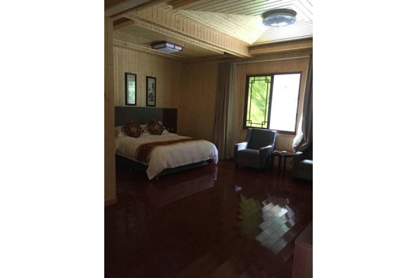 临安度假山庄房间内景