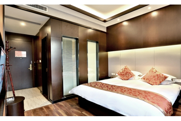 高级大床房02